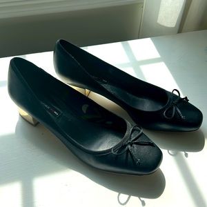 Banana Republic MadMen collaboration. Peggy style .Black with gold heels.